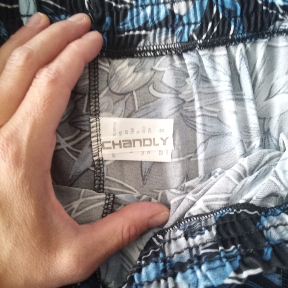 Floral Patterned Shorts - Picture 2 of 4